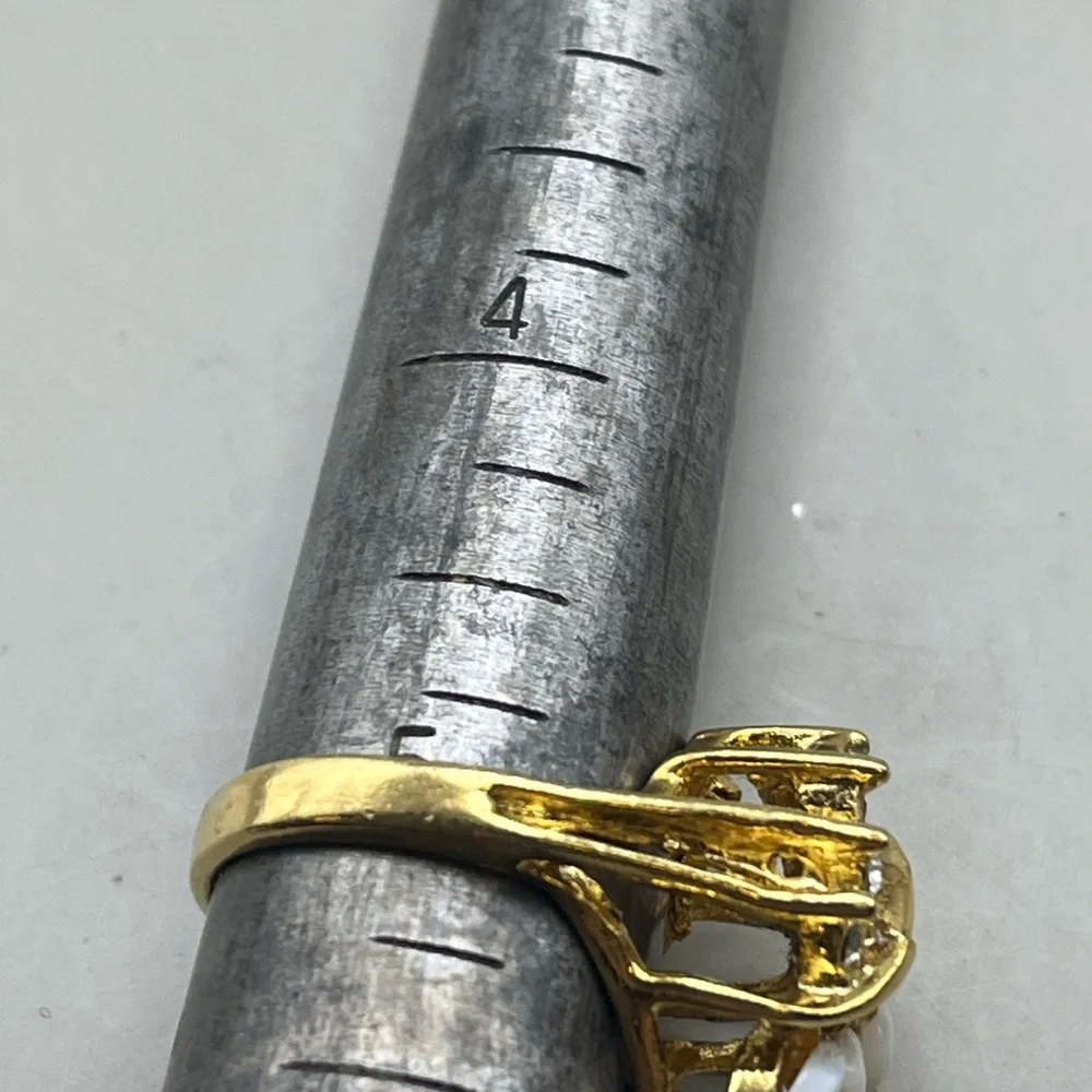 Elegant Gold and White Women's Ring
